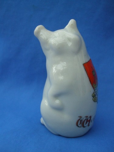 Crested china pig hands on - pig-,