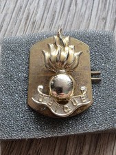 Vintage Staybrite ROYAL ENGINEERS Ubique Military Militaria Collar Badge