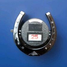 VINTAGE FLIP PERPETUAL CALENDAR DESK TOP HORSE SHOE PLASTIC KITSCH1960sHONG KONG