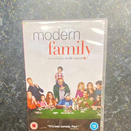 Modern family complete season - modern,