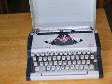  AEG Olympia Typewriter Traveller De Luxe & Portable Case. Excellent condition