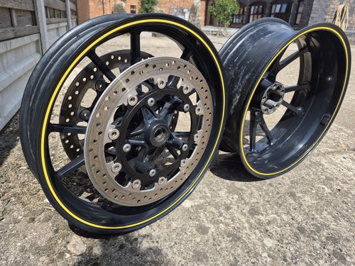 Pair 2015 triumph - pair, triple