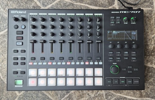 Roland 707 groovebox - roland,