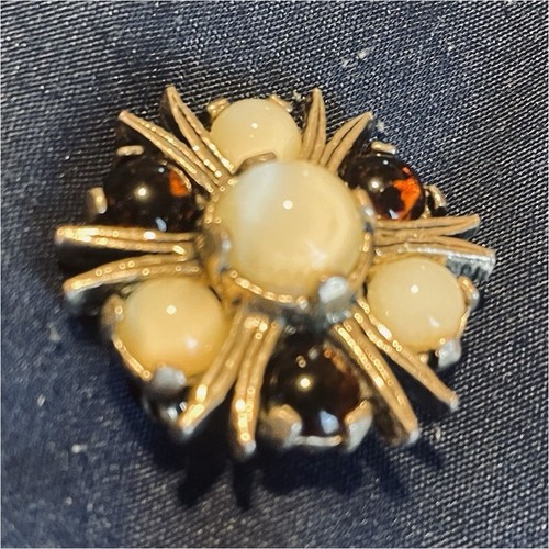 Gold tone metal flower - flower, cluster