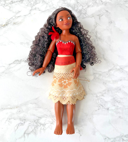 Disney store moana doll - moana,