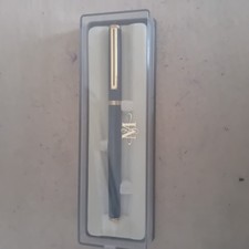 Messenger Fountain pen - Black with gold trim boxed Great condition