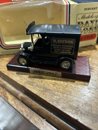 Lledo model ford van w - lledo,