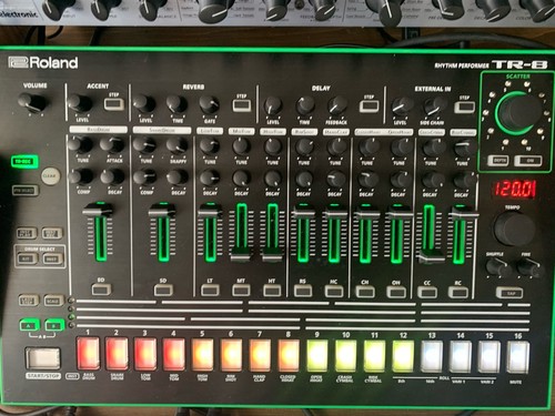 Roland tr8 rhythm performer - roland,