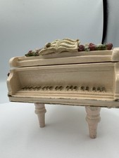 Dezine Baby Grand Piano Music