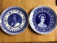 Queen Elizabeth I and II Wedgwood silver/golden jubilee plates