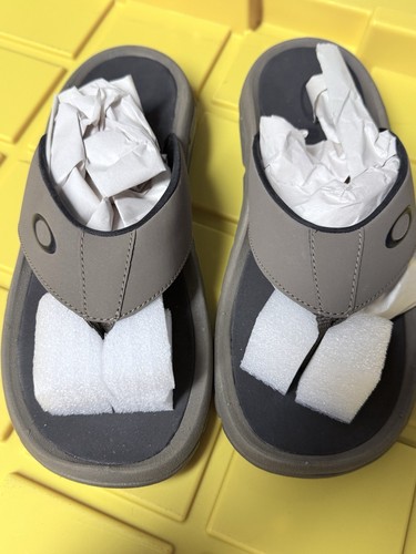 Oakley flip flops taupe - flip,