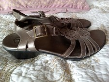 Clarks Bendables Ladies Strappy Leather Sandals Size 7E Bronze 2.5" Wedge FAB