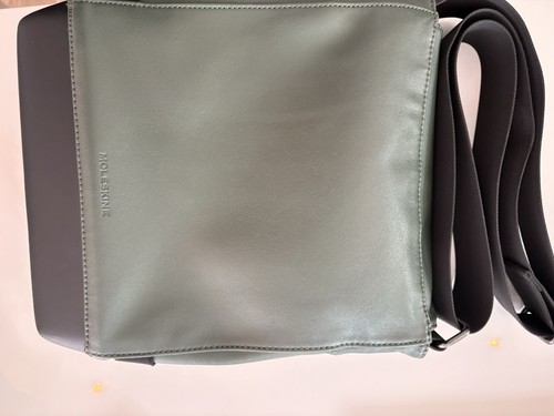 Green moleskine messenger - green,