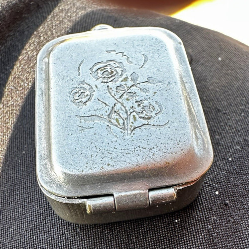 Small antique metal pill snuff - small,