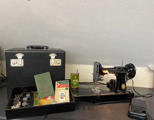 Vintage working 1950s singer - working,