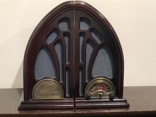 Philco wooden cathedral - •,