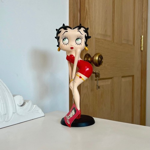 Betty boop posing figurine - betty,