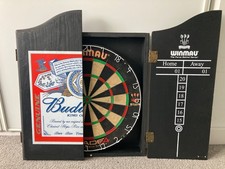 WINMAU Blade 4 Dartboard with Budweiser scoreboard case