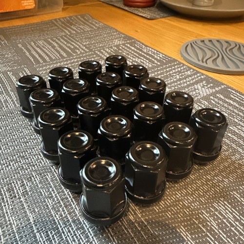 Black wheel nuts - black,