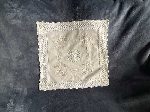 Vintage look embroidered - look,