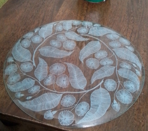 Unmarked round clear - round,