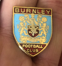 RARE OLD BURNLEY F.C. CREST SHIELD  ENAMEL PIN BADGE