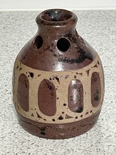 MARTIN GILCHRIST ISLE OF WIGHT IOW BEMBRIDGE STUDIO POTTERY BROWN BEIGE BUD VASE