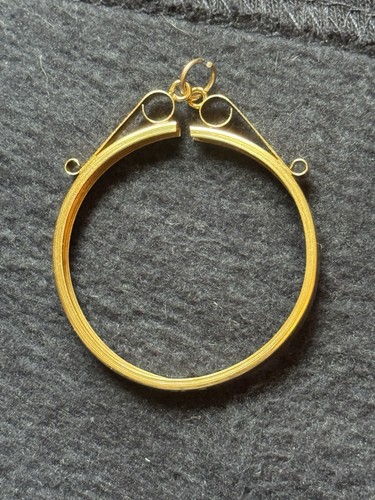 9ct gold pendant - 9ct, mount