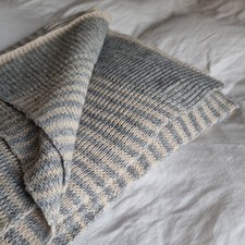 Easy knit blanket in grey by