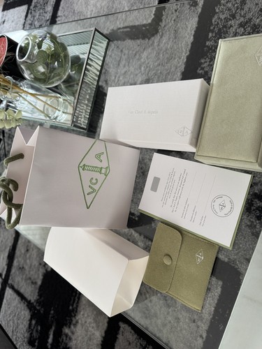 Van cleef bracelet - cleef, boxes