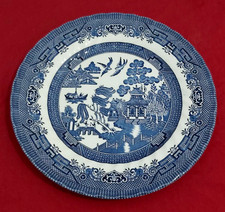 VINTAGE ROYAL WESSEX WILLOW PATTERN BLUE AND WHITE DINNER PLATE GOOD CONDITION