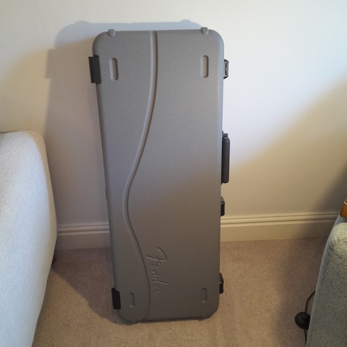 Fender deluxe molded case - fender,