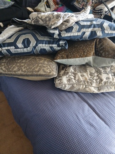 Selection cushions and a - a,
