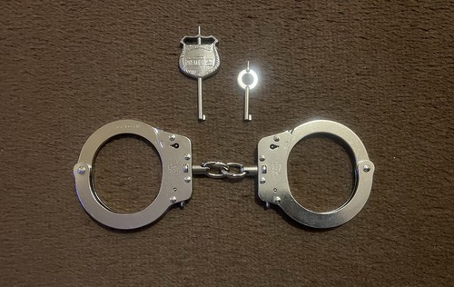 Extremely rare hiatt - hiatt, handcuffs