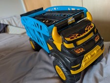 HOT WHEELS 17” Monster Truck TRANSPORTER Car MATTEL for 1:64 Scale 4x4 'EL TORO'