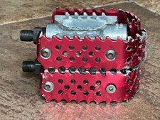 Red ODYSSEY TRIPLE TRAP PEDALS