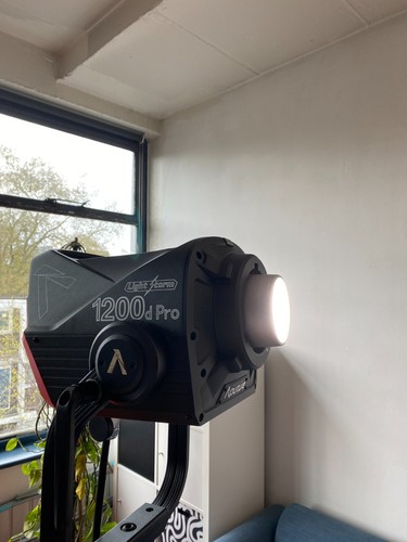 Used aputure 1200d pro - 1200d,
