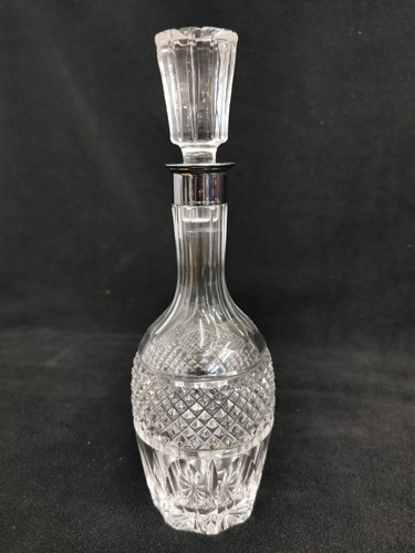 Cut crystal decanter with - cut,