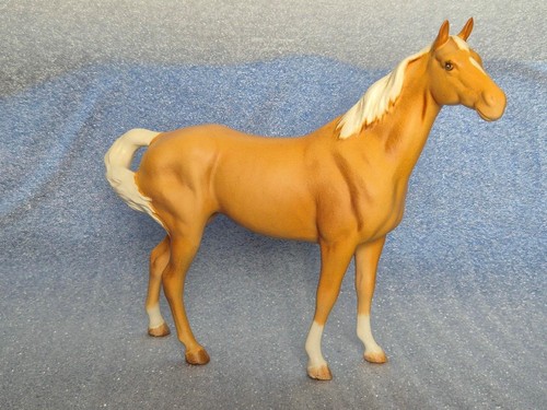 Beswick palomino swish tail - swish,