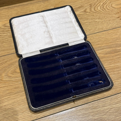 Vintage black presentation box - black,
