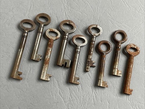 Vintage and antique - and,