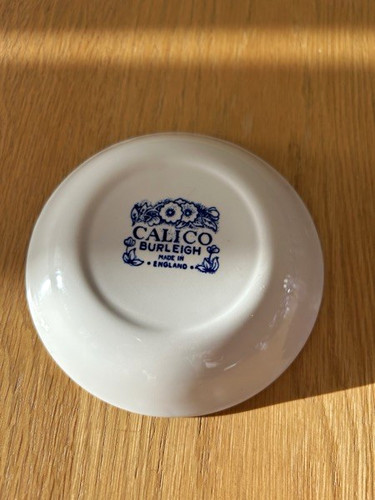 Burleigh calico blue - calico, white