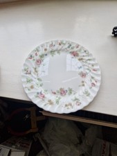 Wedgwood - Rosehip - 220mm/8 3/4 inch plate