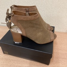 Ladies BIBA Size 7 Suede