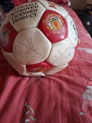 Manchester united signed ball - manchester,