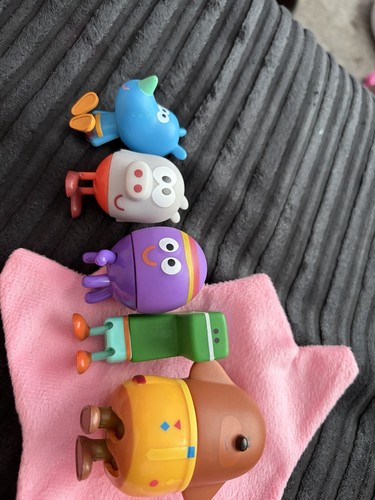 Hey duggee toy figure - hey,