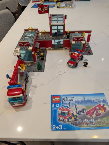 Lego city fire station - fire, 7945