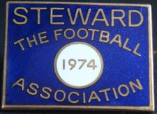 THE FOOTBALL ASSOCIATION 1974 STEWARD Badge Brooch pin In gilt 30mm x 23mm