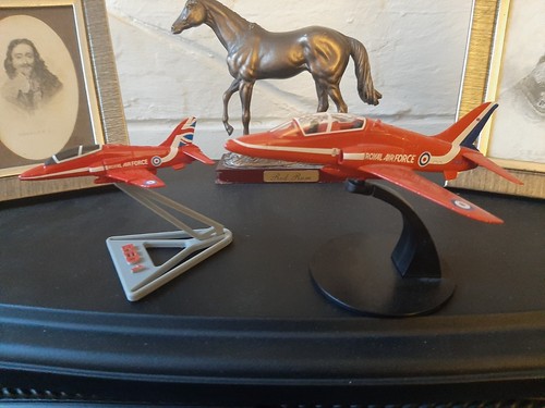 Pair raf corgi - of,