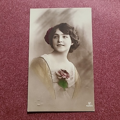 Vintage glamour postcard - postcard,, g